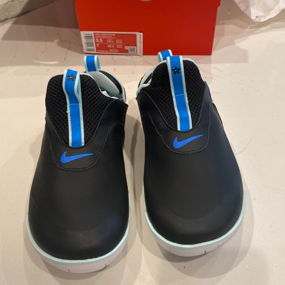 New nikes size 7 HCW shoes
